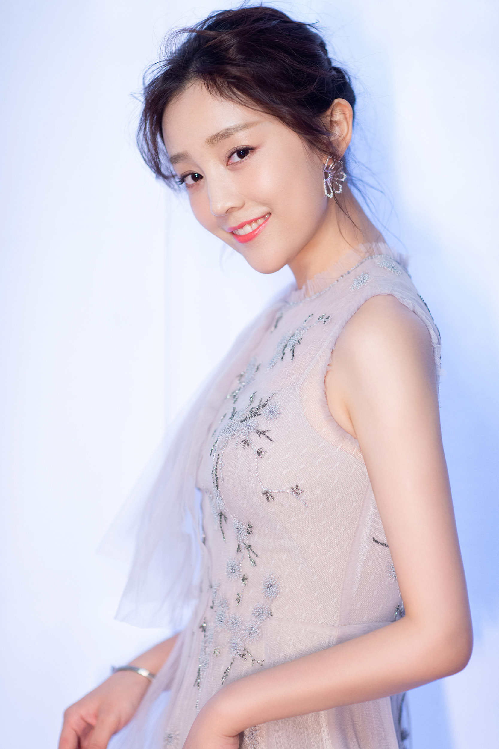 何花亮相中国国际青年电影展 凭最美孟婆三度获奖