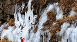 北京图见|北京门头沟山泉水凝成山涧冰瀑