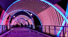 北京图见|纪念改革开放40周年 大型灯光秀点亮中关村