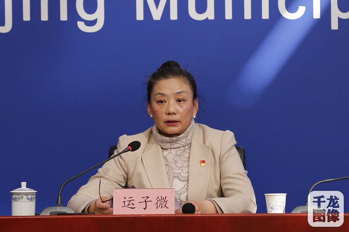北京市地方志编纂委员会办公室副巡视员、新闻发言人运子微介绍北京市地方志工作的总体情况。