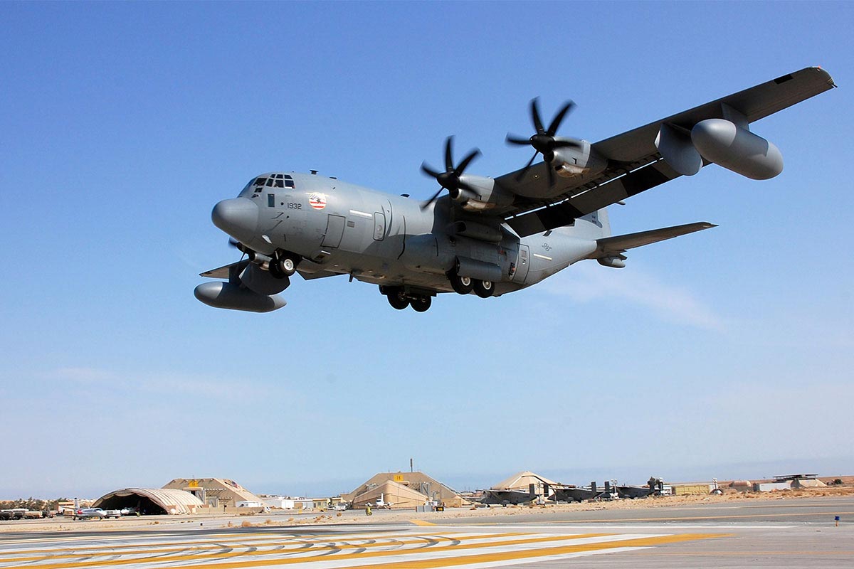 图为美军ec-130e"突击队员独奏曲"(commando solo)心理战飞机.