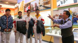 庆祝改革开放40周年大型展览：国博里响起“湖北慢板”