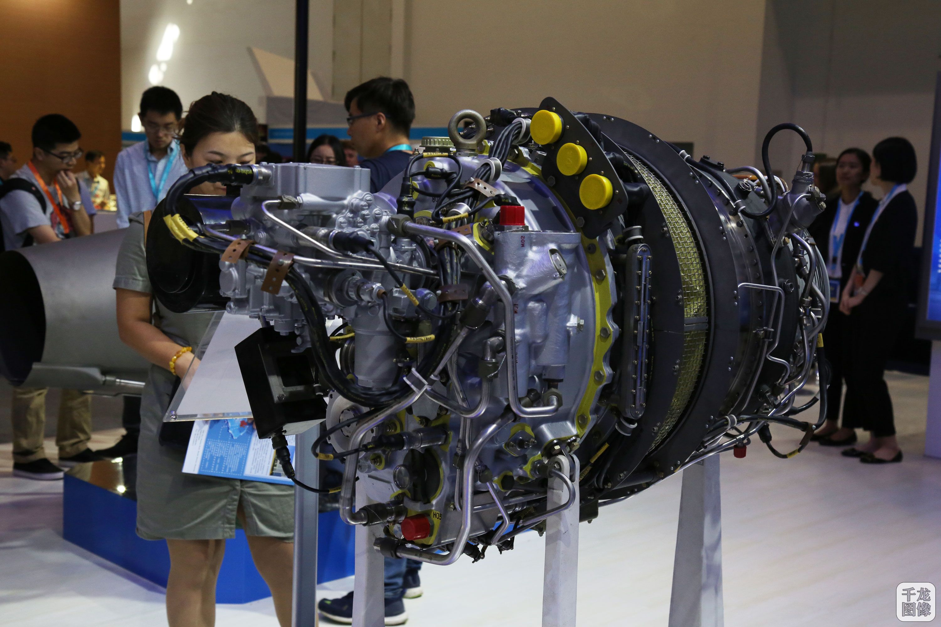 乌克兰马达西奇公司展出的ms-500v系列涡轴发动机.