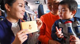 高铁列车“上新”北京冬奥会官方特许商品 旅客可扫码购买