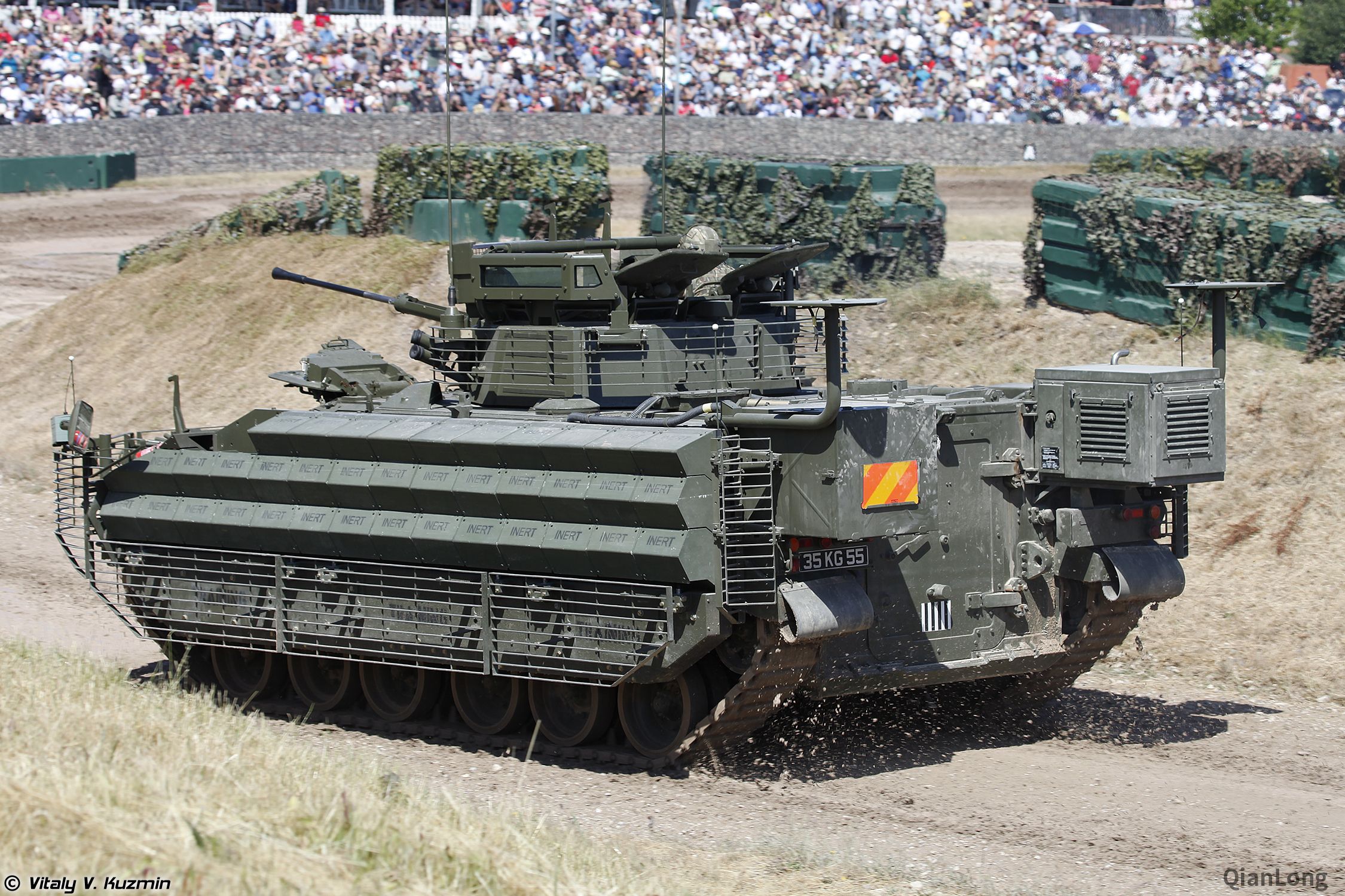 英国坦克博物馆举行tanffest活动武士步兵战车外挂不少零碎3