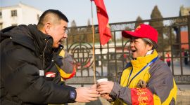北京东城天坛街道商会寒冬给志愿者送温暖