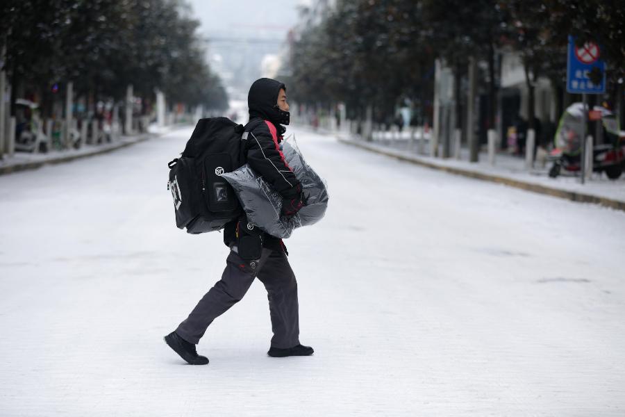感谢有你!请记住这些冒雪前行的身影-千龙网·中国首都网