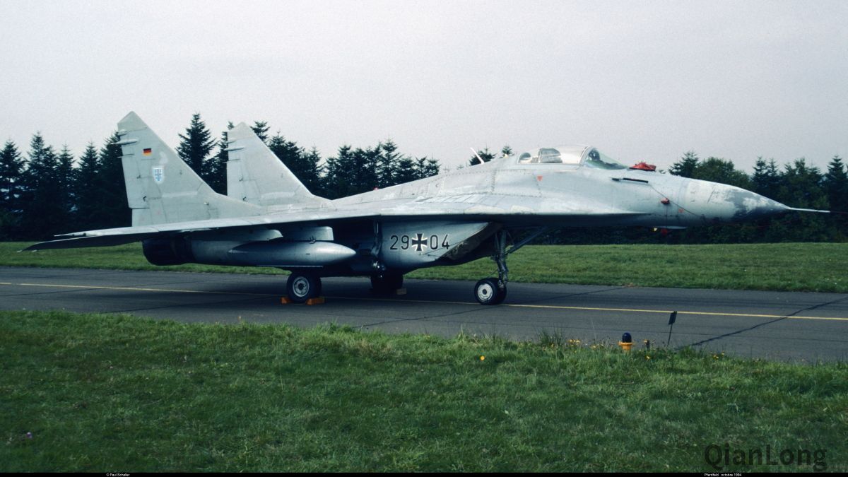 德国空军装备的米格-29战斗机(МиГ-29),在统一之后便换了新的涂装.