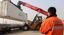 2019春运|首趟冷藏集装箱班列满载生鲜年货抵京