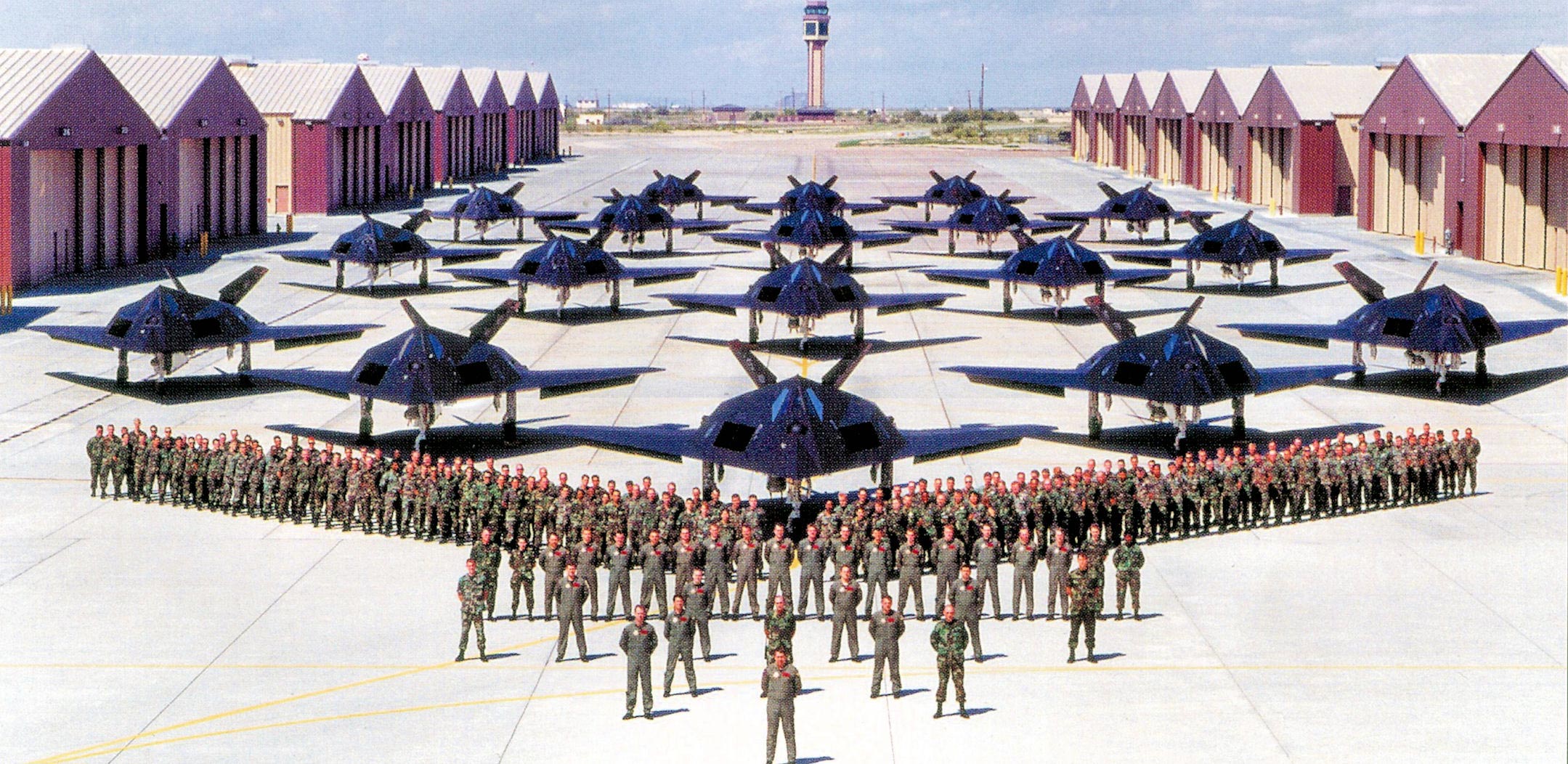 图为1992年在霍洛曼空军基地(holloman afb)拍摄的美国第49战斗机联队