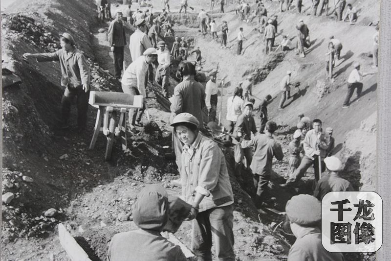 1970年,延庆县号召全县人民团结治水,开始建设白河堡水库,"引水入川".