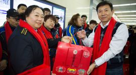 北京稻香村、千龙网新春给北京公交司机送祝福