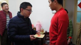 北京东城区为困难少年“送温暖”