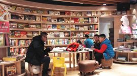 北京图见|读书过年，就带孩子来王府井书店吧