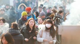 雍和宫初一接待游客近9万 北京东城2000民警全天值守保各方安全