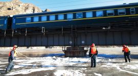 看见|致敬！风雪铁路打冰人