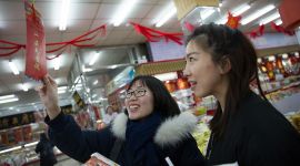 我们的节日·元宵|北京王府井金街数百灯谜庆佳节