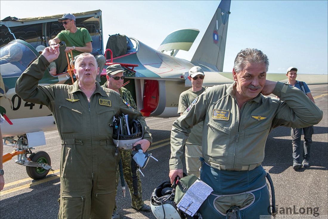 雅克130教练机进入老挝空军服役老挝空军司令以后还要买更多才行10