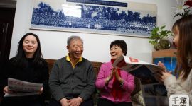 “青春伴读”北京西城青年志愿者与社区老人聊家风读家训