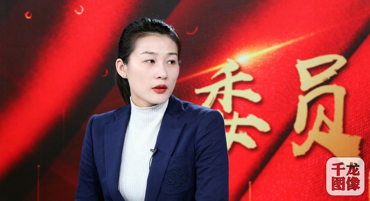 中国民主同盟盟员，国际运动健将李娜