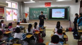 北京海淀“城管大课堂”走进校园讲好第一课 