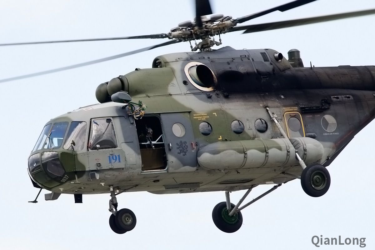 在航展上亮相的米-17直升机.