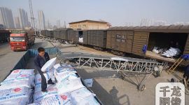 北京铁路部门为春耕物资运输“保驾护航”