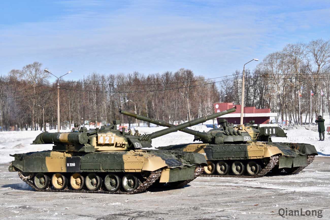 俄罗斯西部军区庆祝国际妇女节多辆坦克街头表演坦克芭蕾4