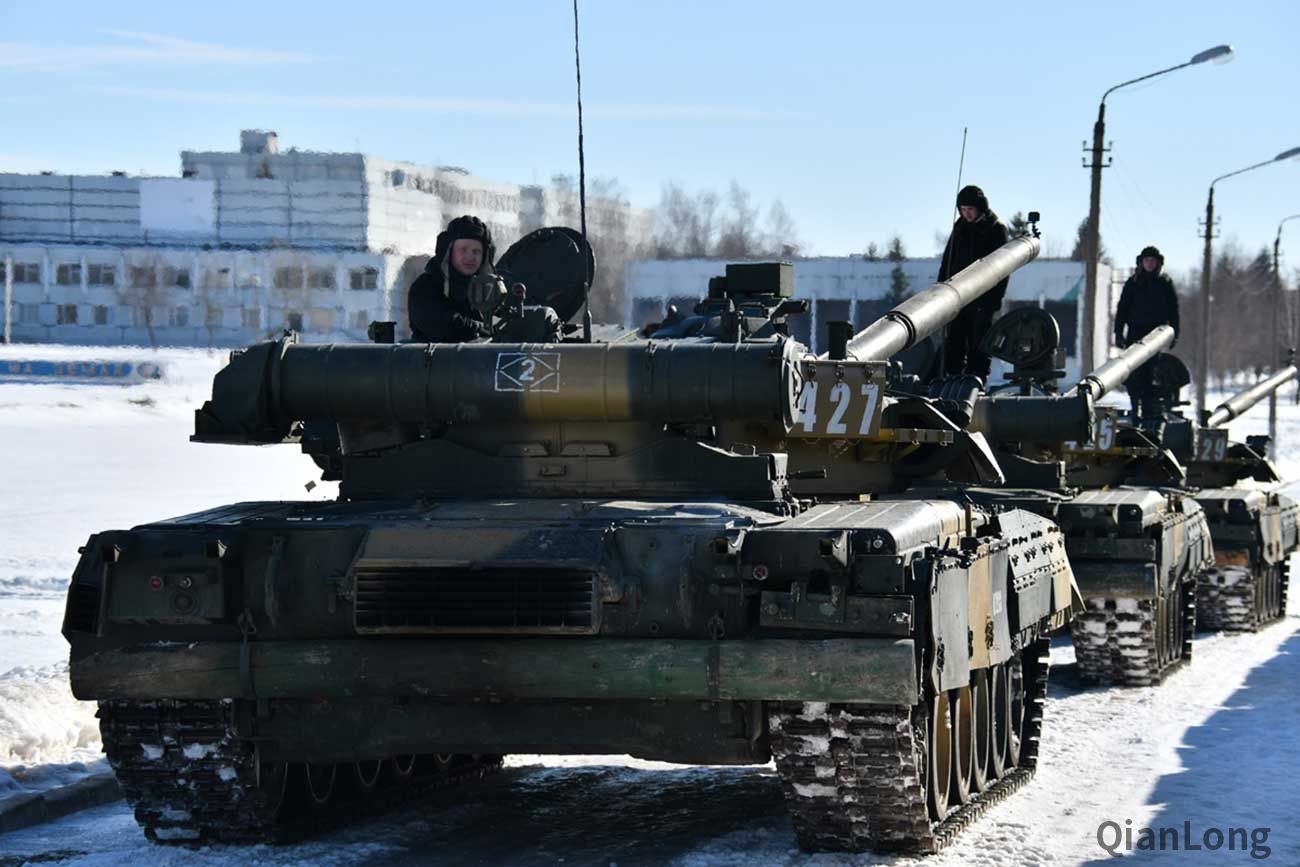 俄罗斯西部军区庆祝国际妇女节多辆坦克街头表演坦克芭蕾7