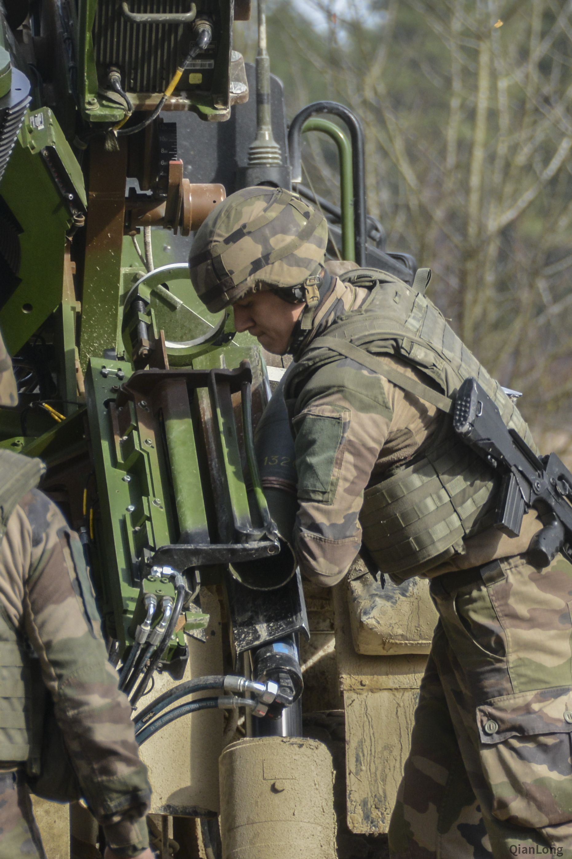 在德国演习的法军炮兵部队卡车底盘榴弹炮全球首装5