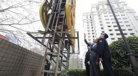 北京东城城管开展户外广告执法检查