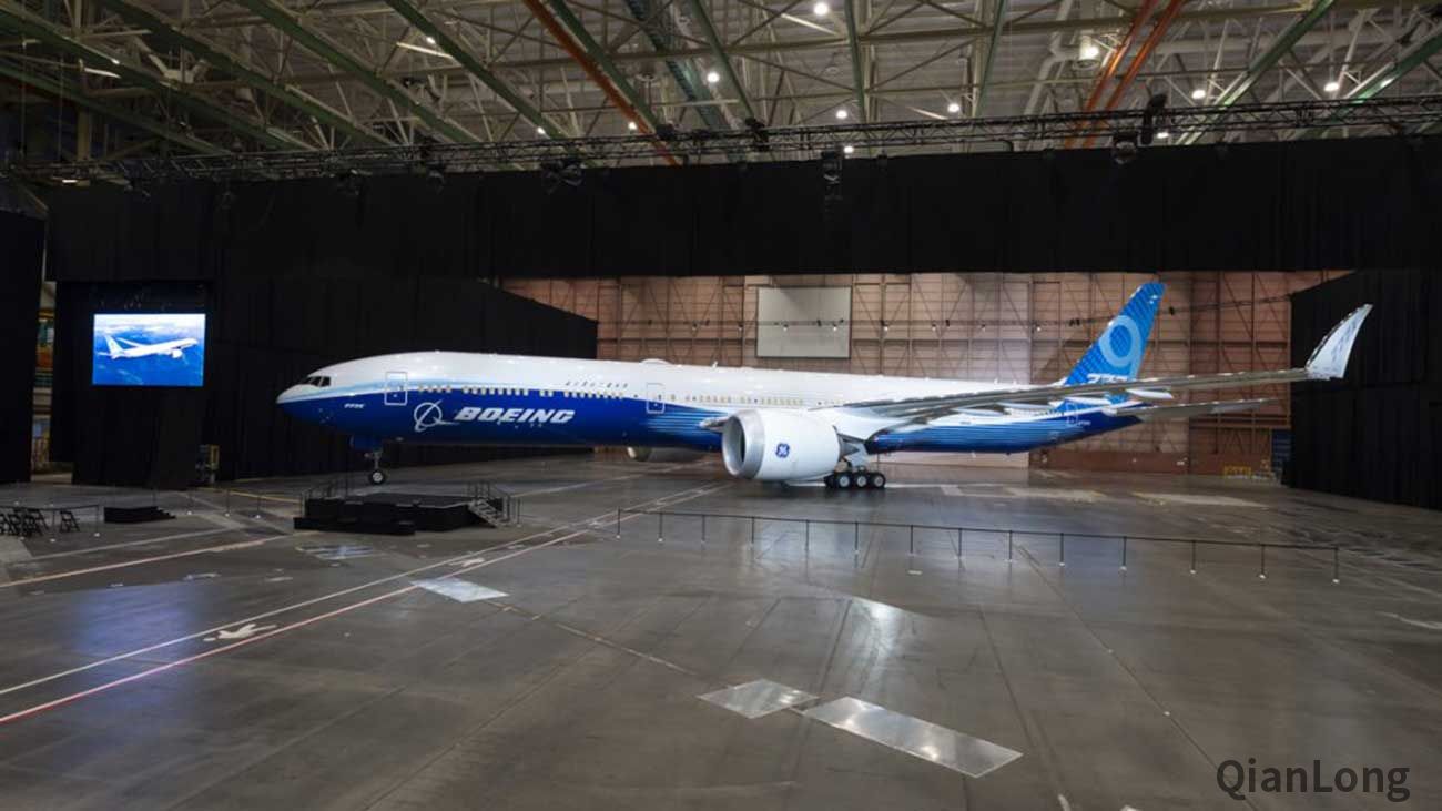 美国本土,波音公司在华盛顿州埃弗雷特工厂完成了首架波音777-9远程