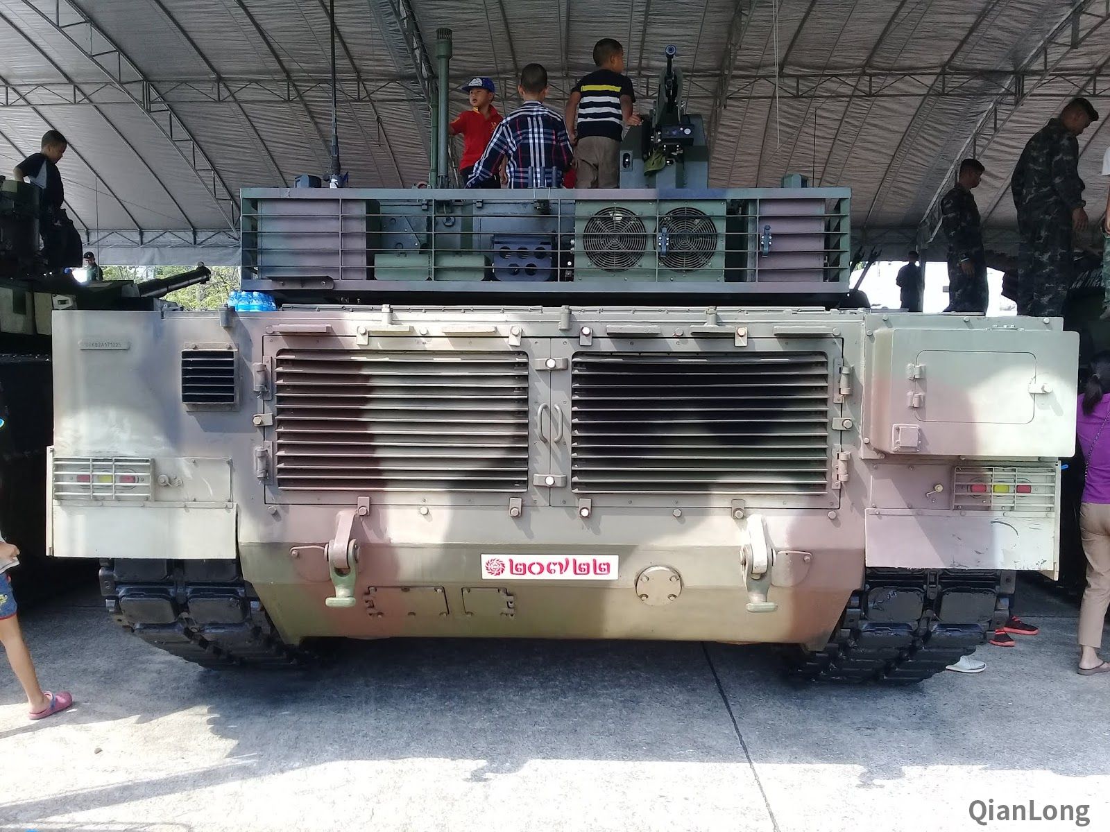 vt-4主战坦克尾部视图.