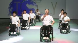 “非常美”轮椅模特时装秀展示无障碍之美