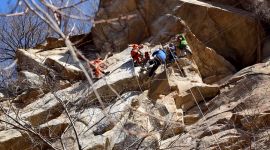 北京消防怀柔支队石门山景区成功救助一名男子脱险