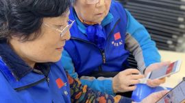 北京“小老人”带“老老人”一起玩转网络科技