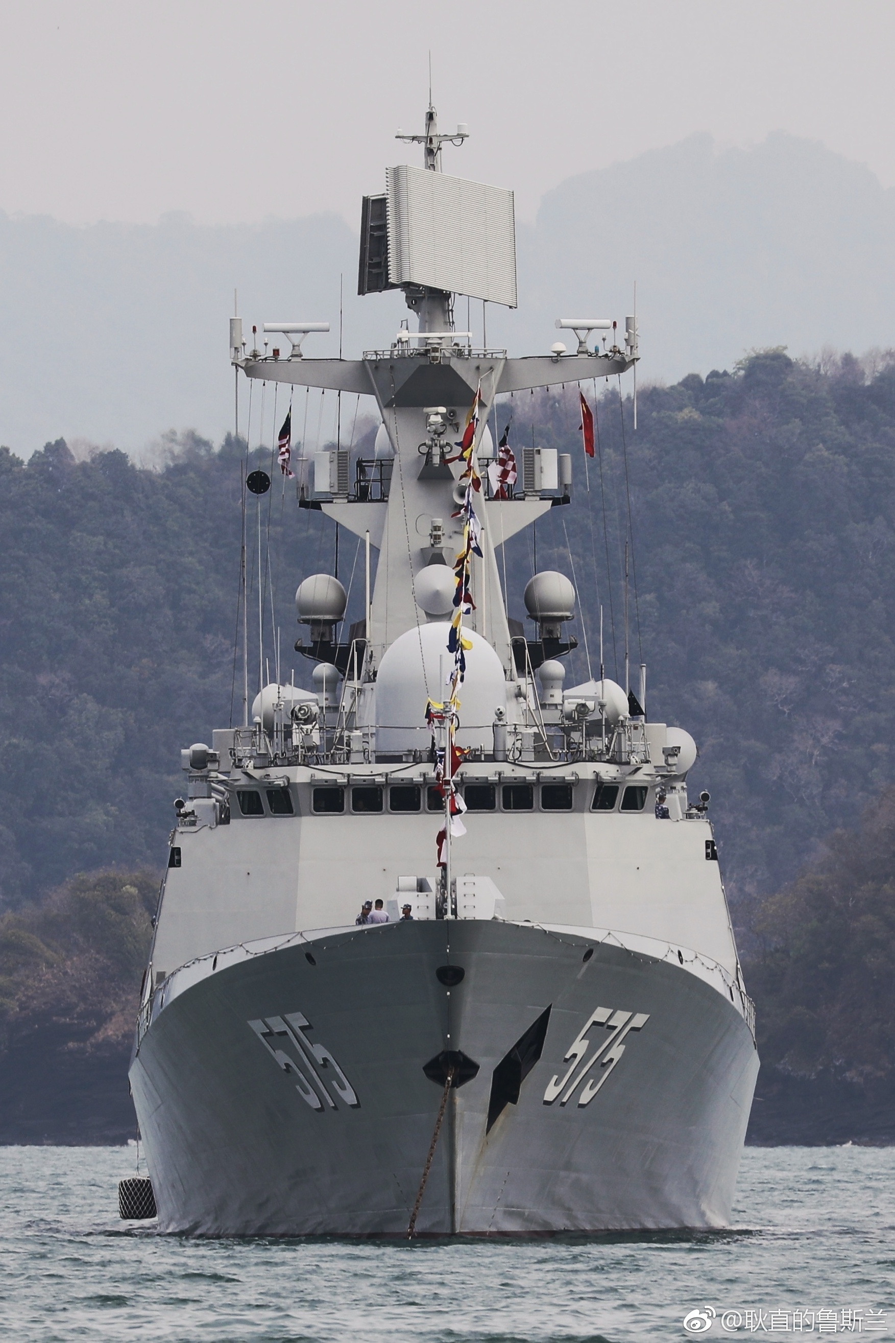 054a岳阳舰初次亮相兰卡威航展 举办开放日流动(2)