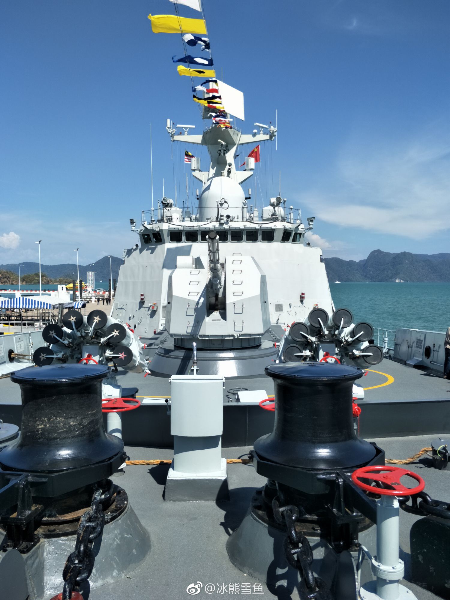 054a岳阳舰首次亮相兰卡威航展举行开放日活动3