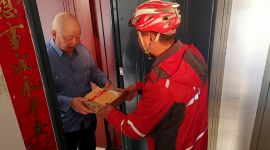 北京怀柔消防支队聘用快递外卖员送消防知识入户