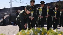 我们的节日·清明|北京丰台区退役军人事务局机关干部赵登禹墓前缅怀烈士