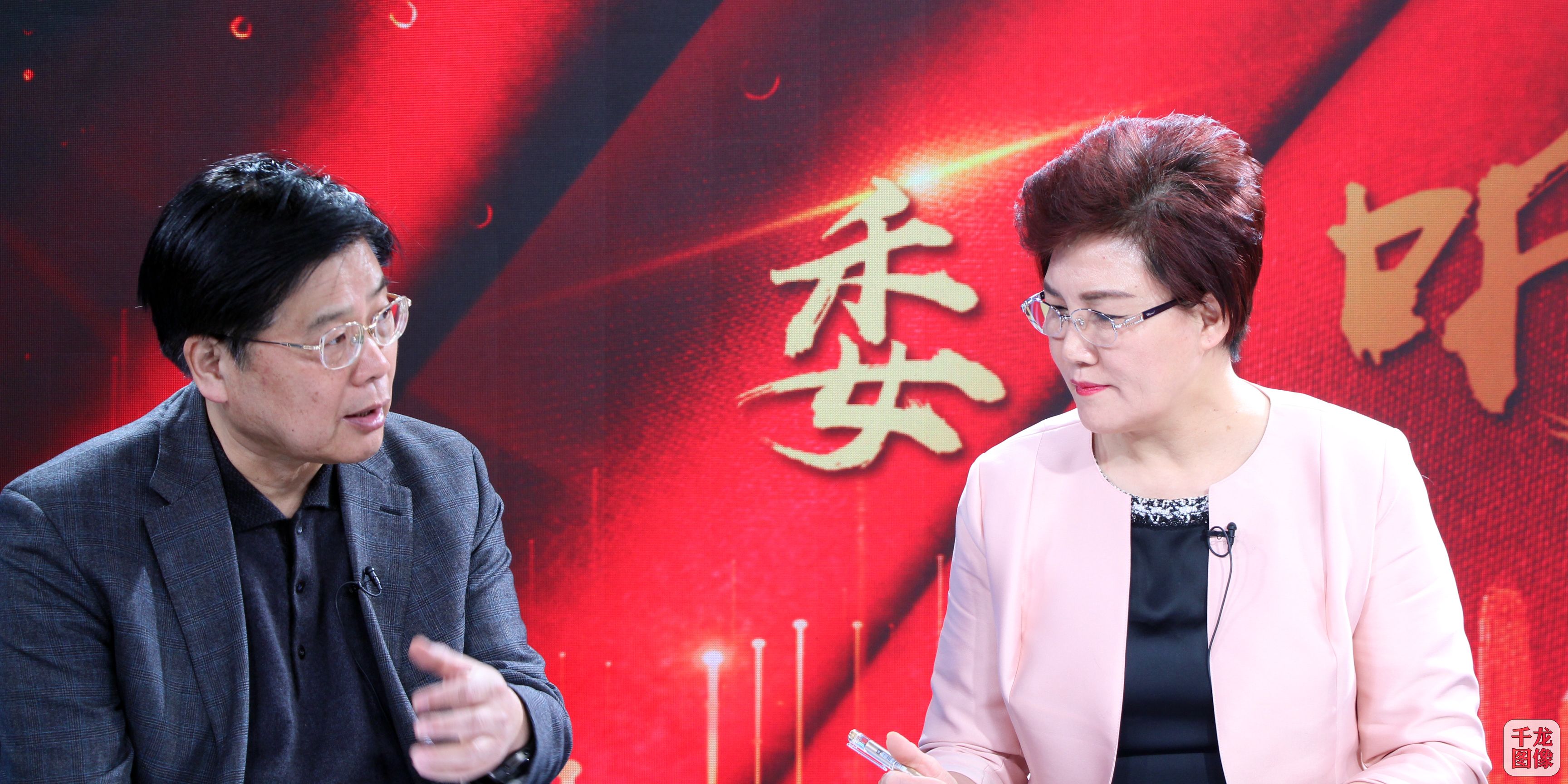 北京市政协委员与广大网友进行在线互动交流。