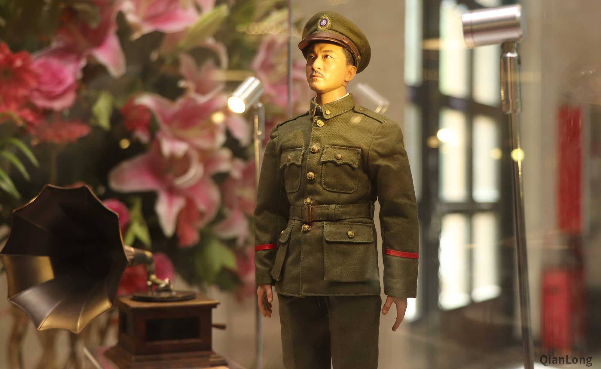 在展会现场展出的国民党军官题材的兵人.