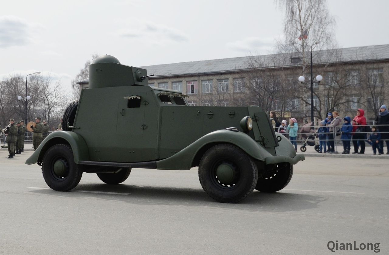 参加阅兵式彩排的ba-20装甲汽车.