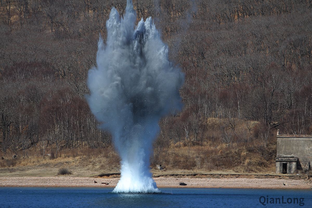 俄军太平洋舰队举行反蛙人渗透训练dp64榴弹发射器表现抢眼3