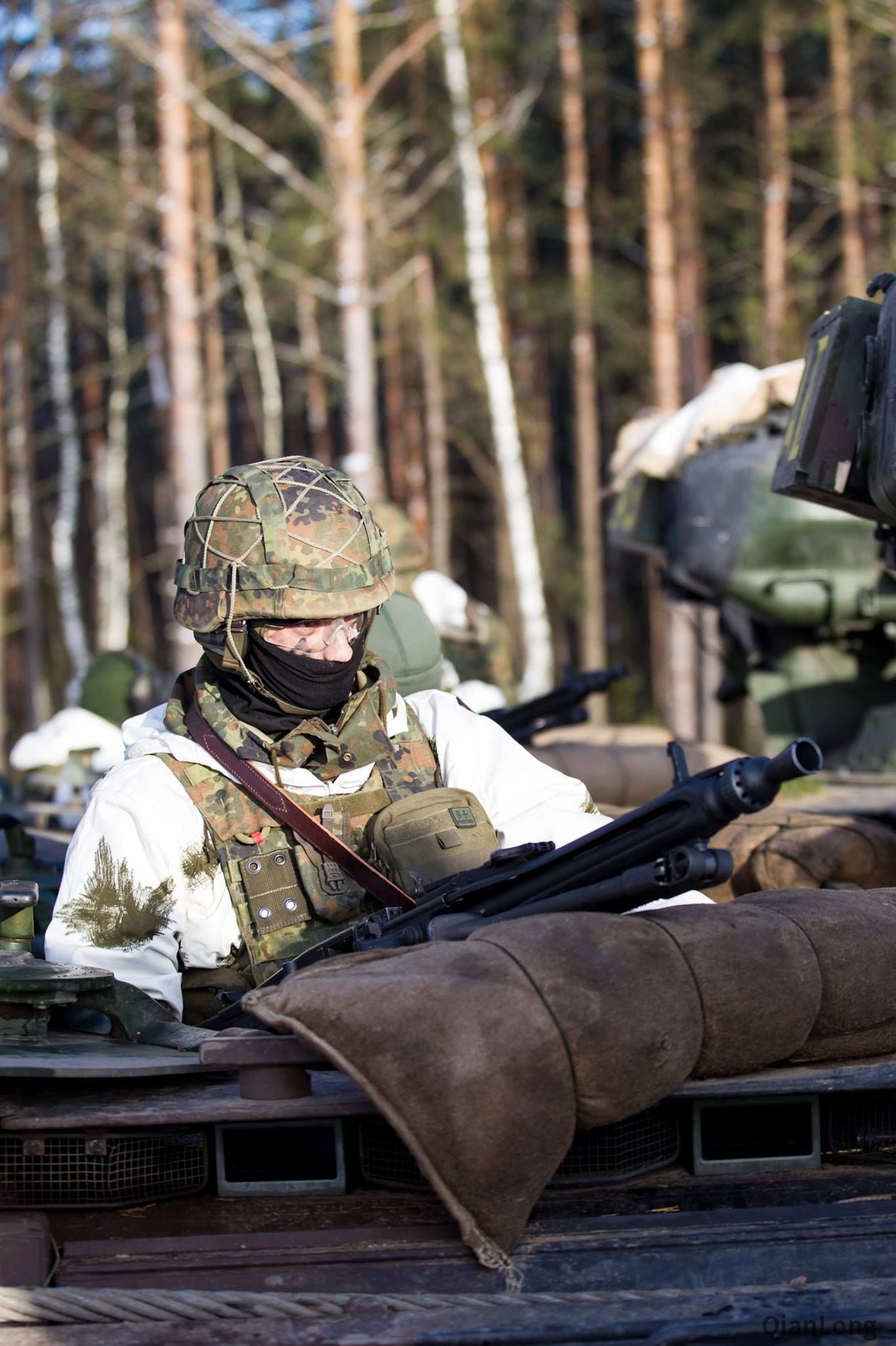 演习场上的德军黄鼠狼步兵战车装备多年依然表现不俗