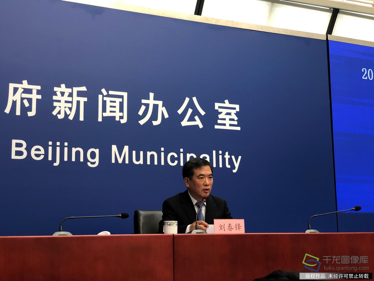 2019年6月28日上午10:00在北京市人民政府新闻办公室新闻发布厅，召开2019年“文化中国·水立方杯”海外华人中文歌曲大赛新闻发布会。图为市政府侨办主任刘春锋 千龙网记者 高骞摄