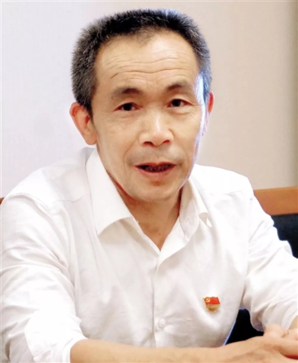 现在还有人这么干102位愚公7年绝壁凿路8公里