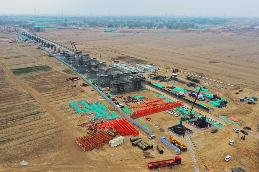 有条不紊山西路桥建设集团在京雄高速三标段进行软基处理水泥搅拌桩