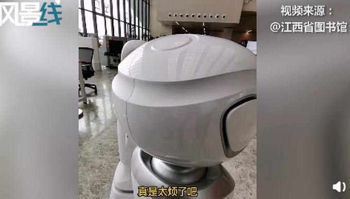 南昌一图书馆两个机器人吵架求和的反而生气了网友有点可爱