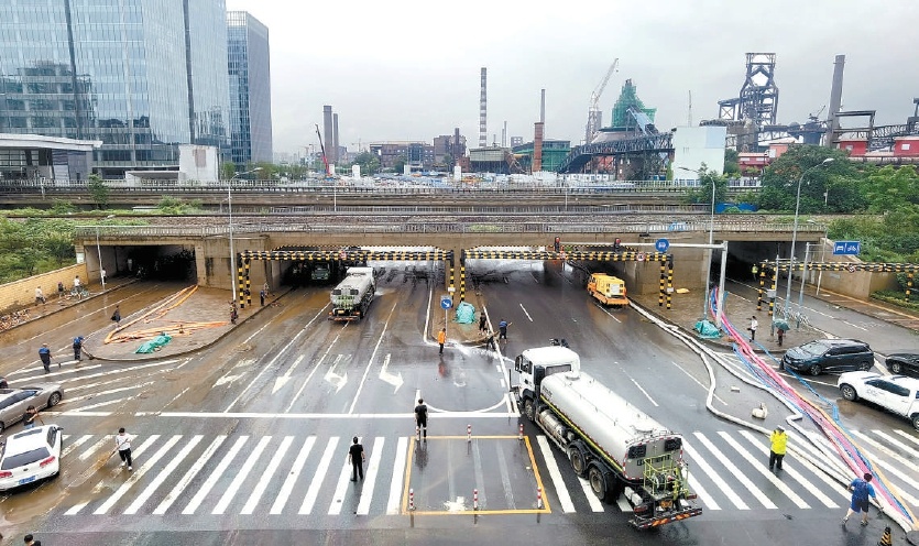 160余人6小时抢排金安桥积水